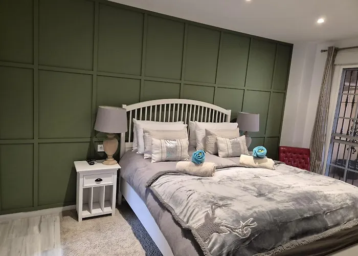 Luxurious Three Bedroom Duplex Apt Close To Beach